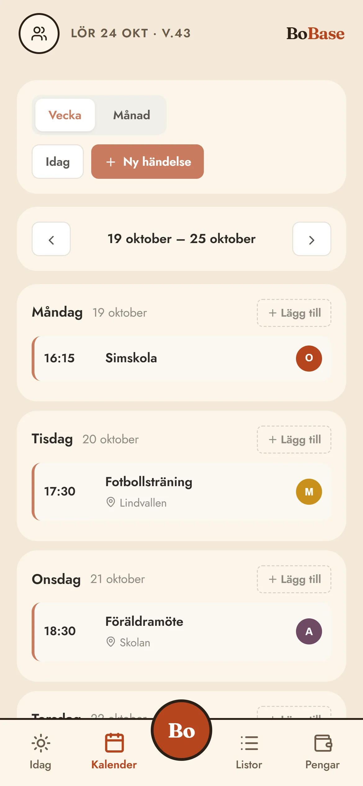 Veckokalendern med simskola, fotboll och föräldramöte.